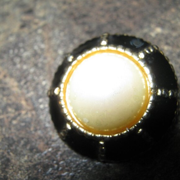 Designer Inspired Vintage Clip Earrings - Picture 3 of 4